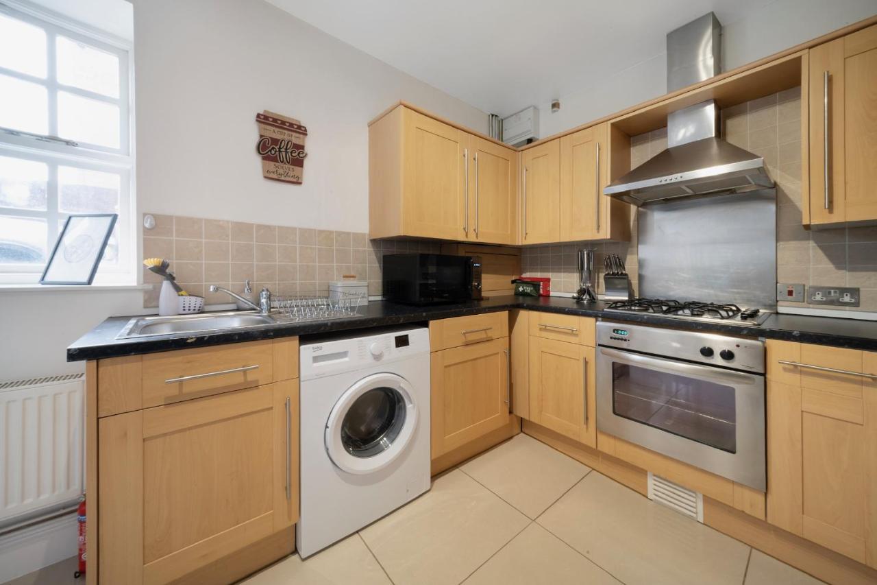 1 Bed House, Free Parking, 15 Minutes From Cheltenham Races Gloucester Exterior foto